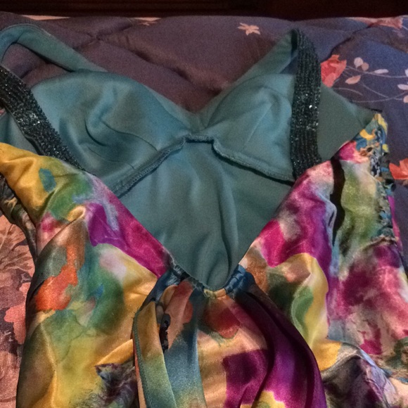 Beautiful long patterned dress - Picture 4 of 5